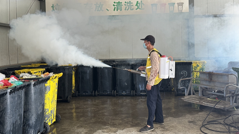 浦江農(nóng)批市場開展夏季滅蚊整治行動